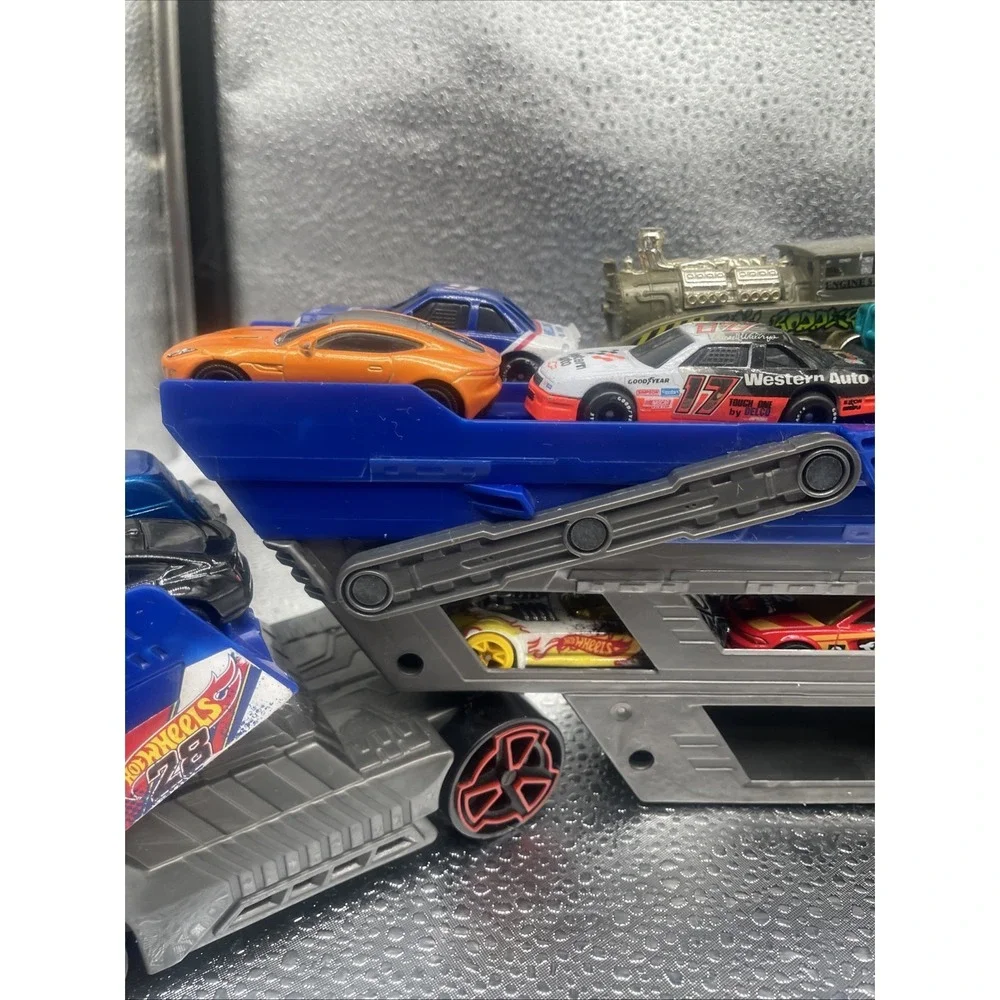 Hot‎ Wheels 2012 Mega Hauler Transporter Truck With 16 Cars Holds 50 Cars